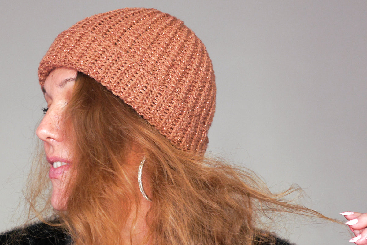 Bonnet Very Parfait tricoté main côtes fantaisies terracotta pailleté