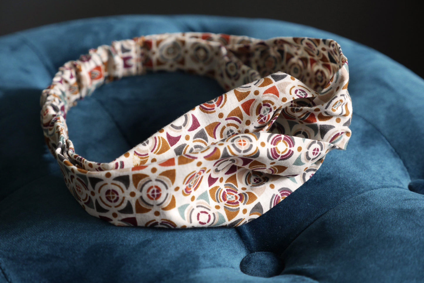 Headband twisté tissu mosaïque crème caramel demi turban femme bandeau cheveux