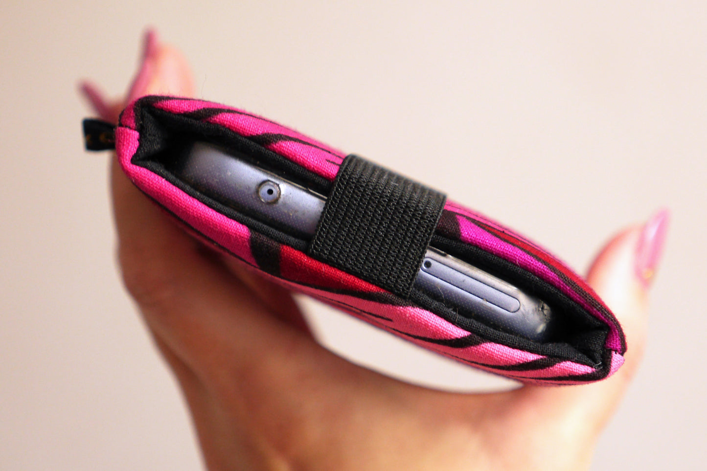 Sockenhülle alle Handys iPhone 15 Pro/15 Pro Max, Samsung S24/S24+ Größe nach Wahl Wax Waves pink rot lila