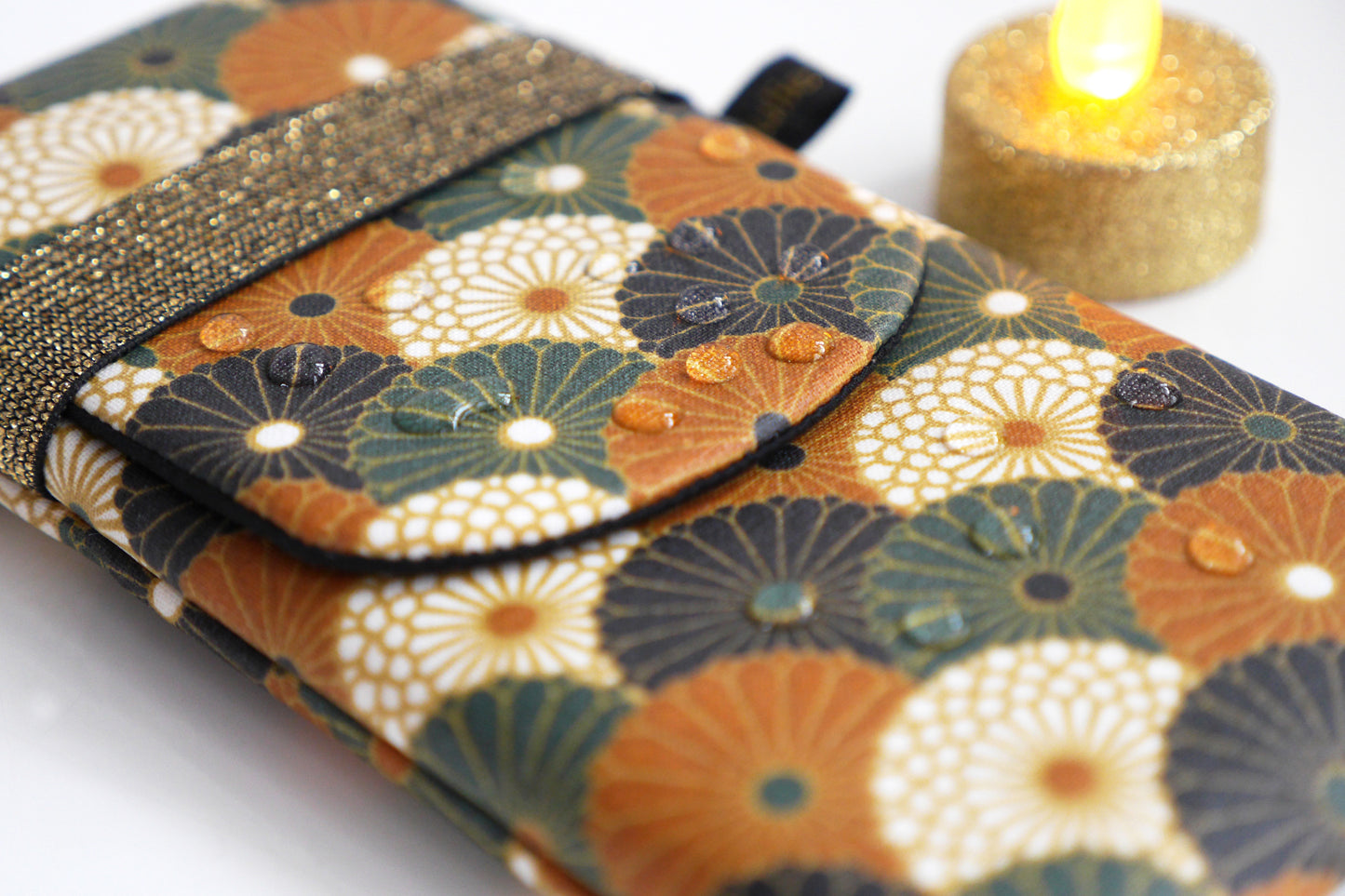 Housse rabat imperméable tous téléphones motifs éventails fleurs bronze vert noir élastique doré