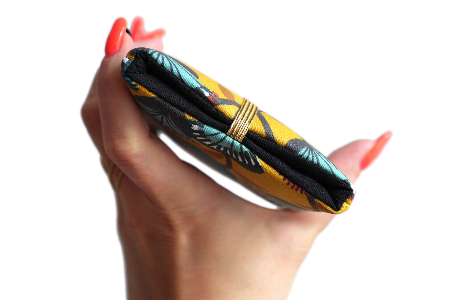 Housse tous téléphones tissu enduit imperméable rigide fleurs fond jaune taille au choix élastique doré