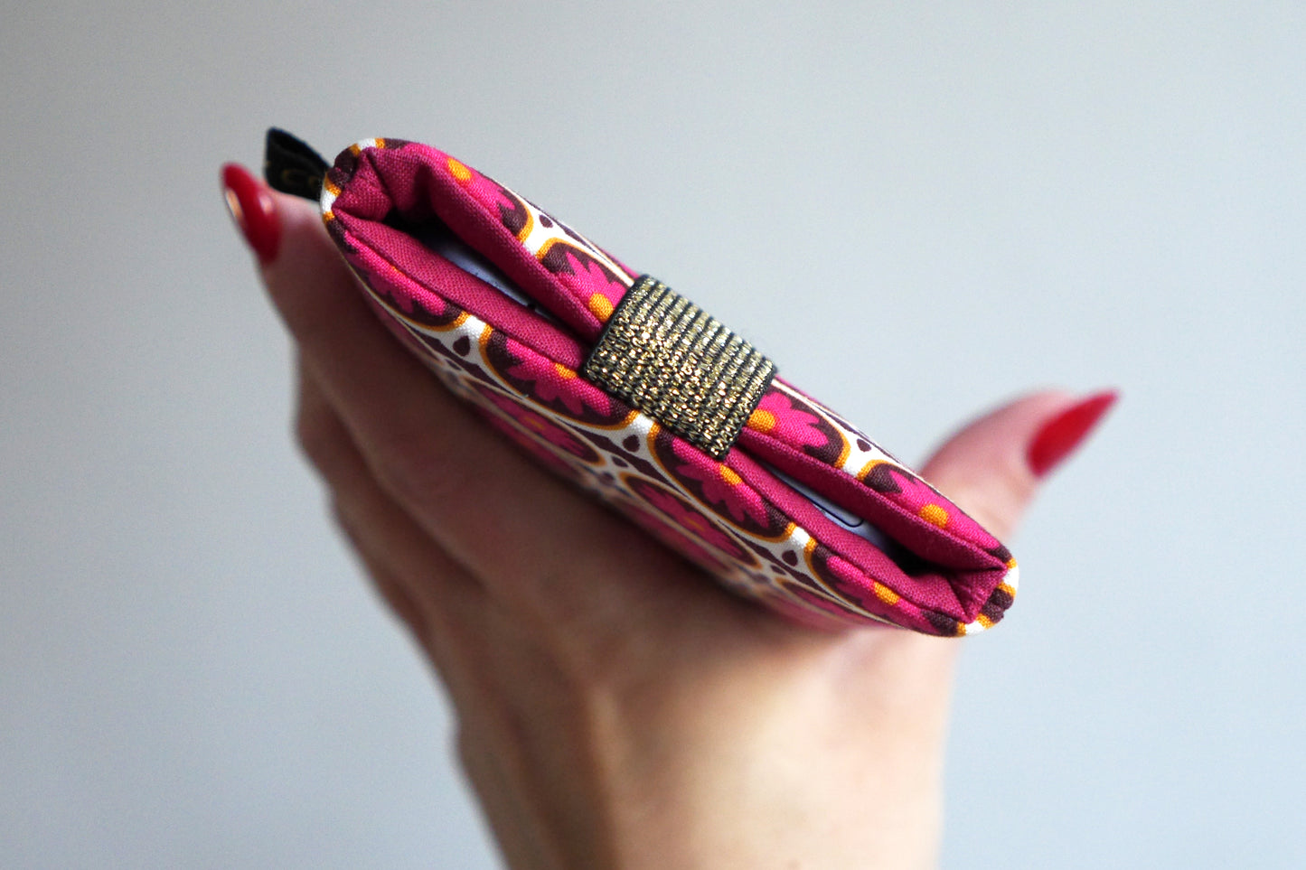 Universal mobile phone case fabric small fuchsia geometric flowers elastic gold size of your choice