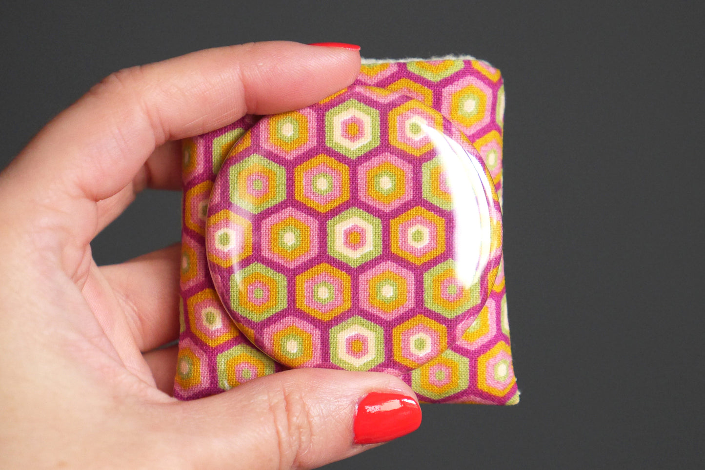 Miroir de poche rond 56mm et son étui tissu formes géométriques hexagones colorés