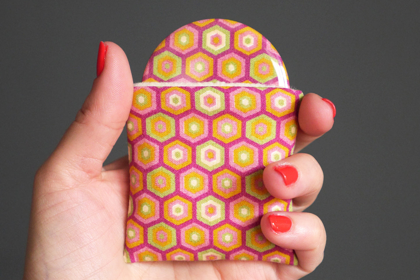 Miroir de poche rond 56mm et son étui tissu formes géométriques hexagones colorés