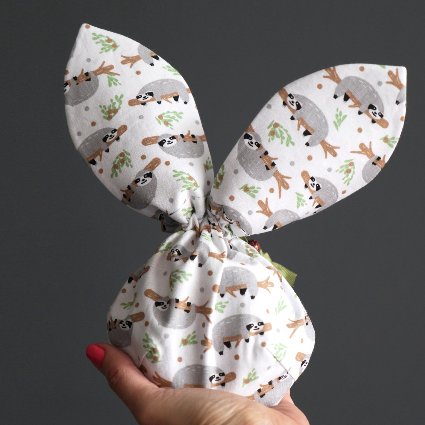 Pochon lapin de Pâques réversible en tissu enfant motifs paresseux sac chasse aux oeufs gourmandises chocolat à garnir
