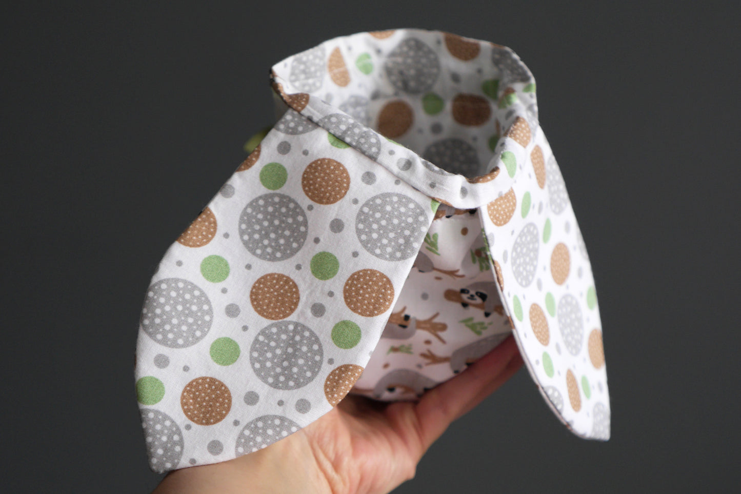 Pochon lapin de Pâques réversible en tissu enfant motifs paresseux sac chasse aux oeufs gourmandises chocolat à garnir