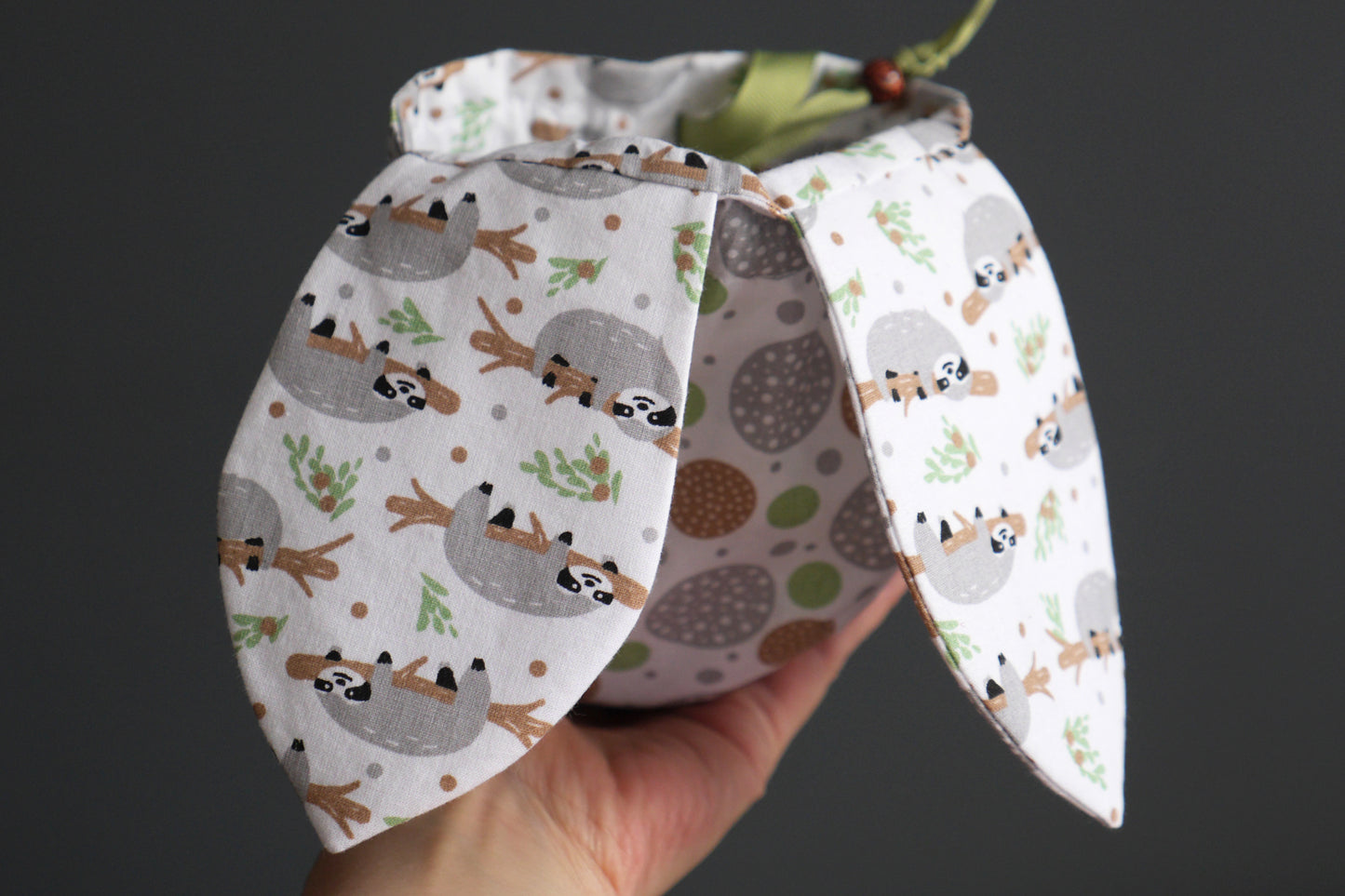 Pochon lapin de Pâques réversible en tissu enfant motifs paresseux sac chasse aux oeufs gourmandises chocolat à garnir