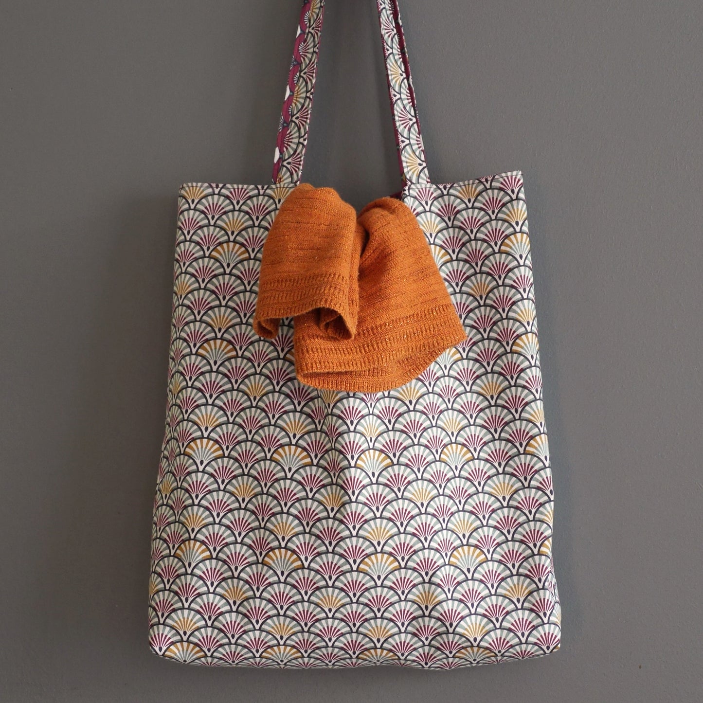 Tote bag réversible femme sac tissu motifs japonais éventails écailles rouge grenat rose corail jaune cabas automne original