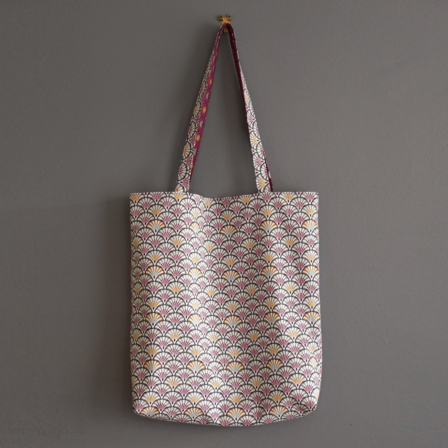 Tote bag réversible femme sac tissu motifs japonais éventails écailles rouge grenat rose corail jaune cabas automne original
