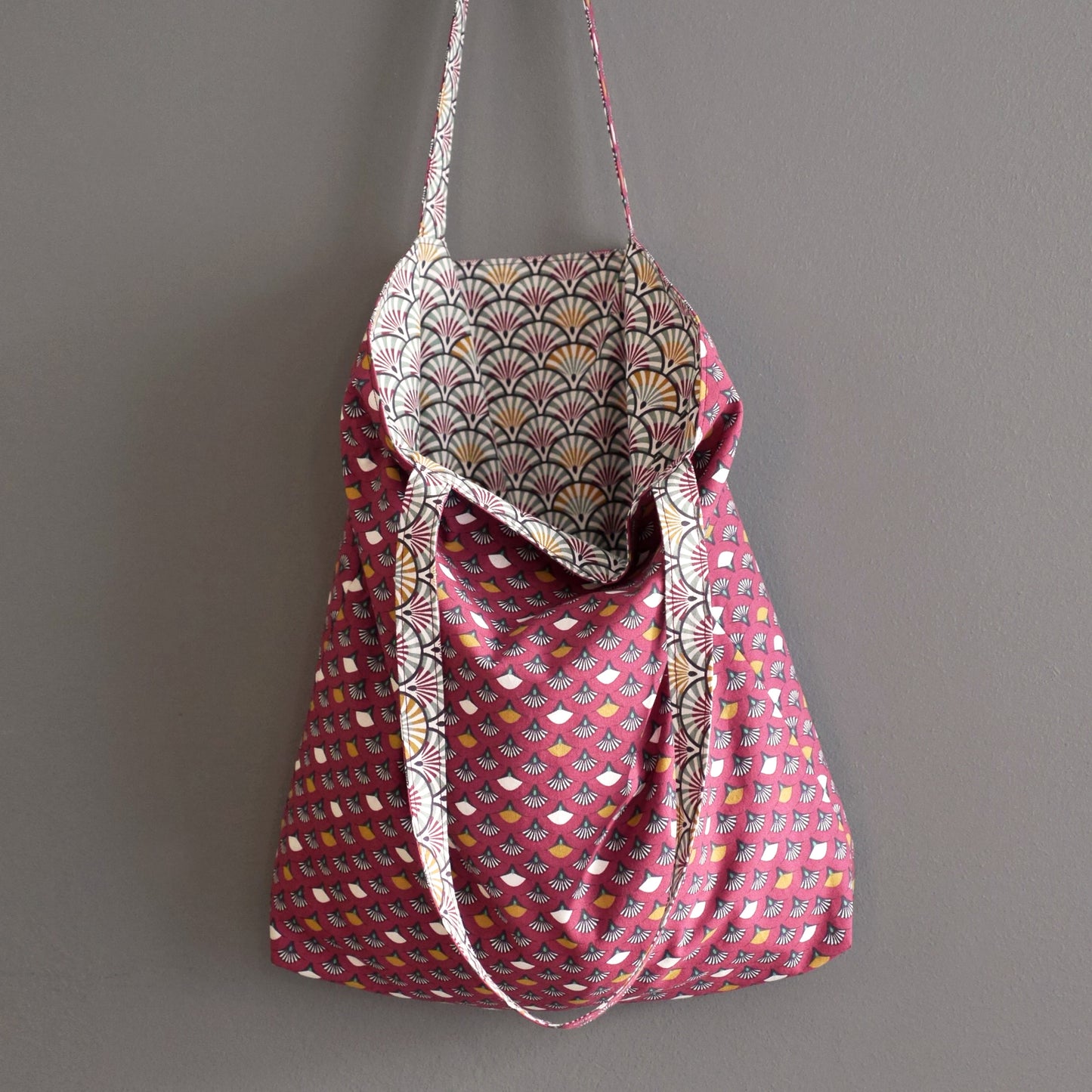 Tote bag réversible femme sac tissu motifs japonais éventails écailles rouge grenat rose corail jaune cabas automne original