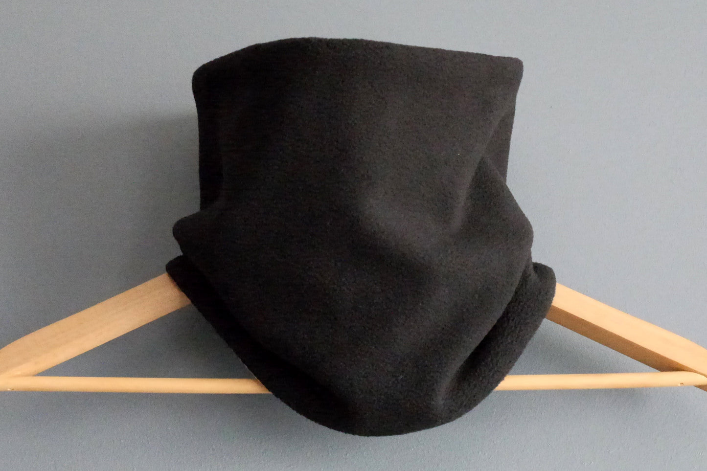 Snood garçon tour de cou enfant raton laveur masqué réversible tissu blanc gris polaire noire amusant mode ski hiver fait main animaux
