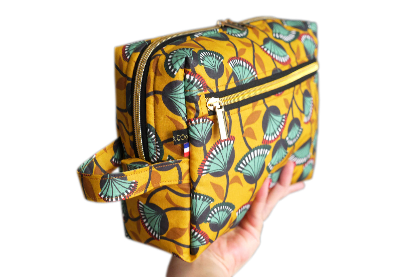 Trousse de toilette VOYAGE tissu enduit imperméable fleurs wax jaune moutarde