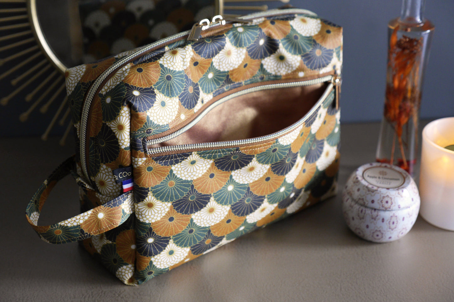 Trousse de toilette VOYAGE tissu enduit écailles bronze vert