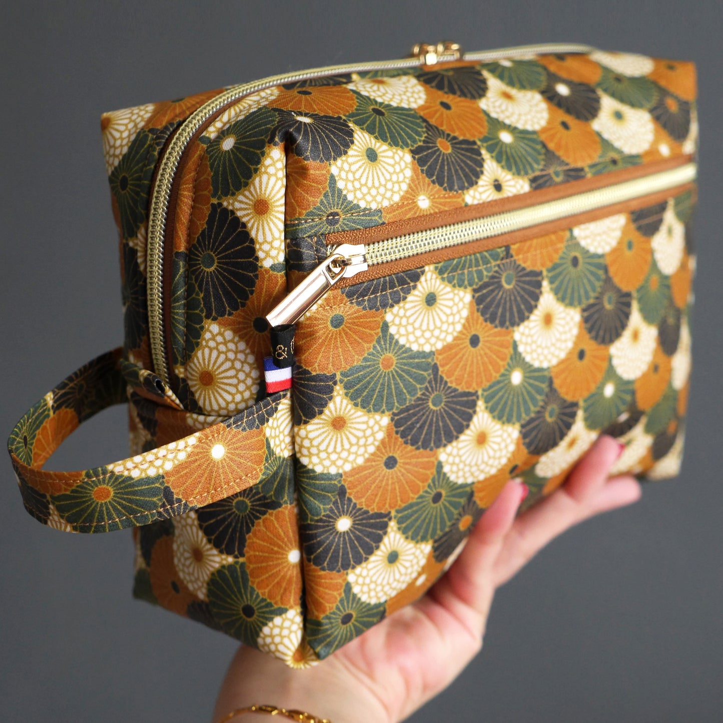Trousse de toilette VOYAGE tissu enduit écailles bronze vert