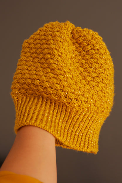 Bonnet Ananas tricoté main en fil acrylique jaune curry pailleté