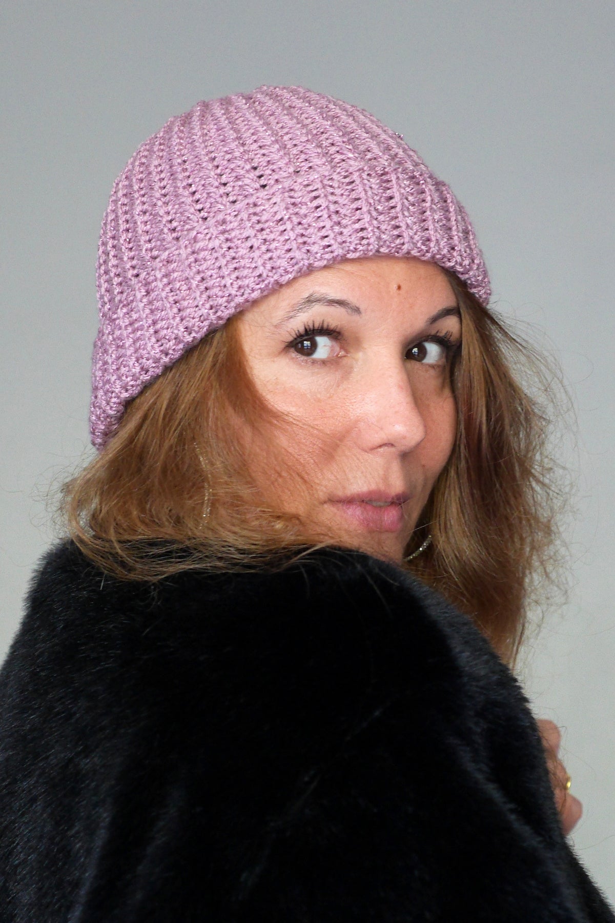 Bonnet Very Parfait tricoté main côtes fantaisies parme lilas pailleté