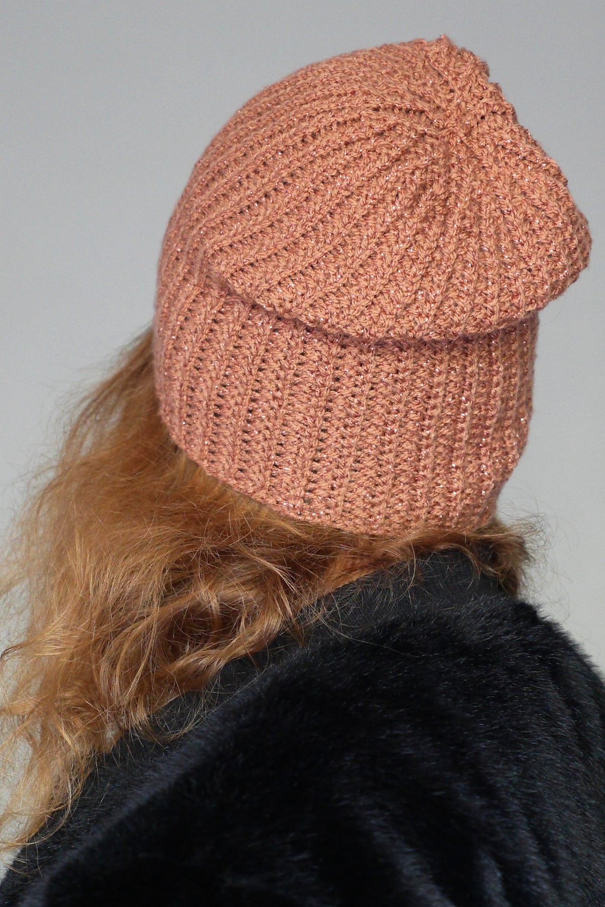 Bonnet Very Parfait tricoté main côtes fantaisies terracotta pailleté