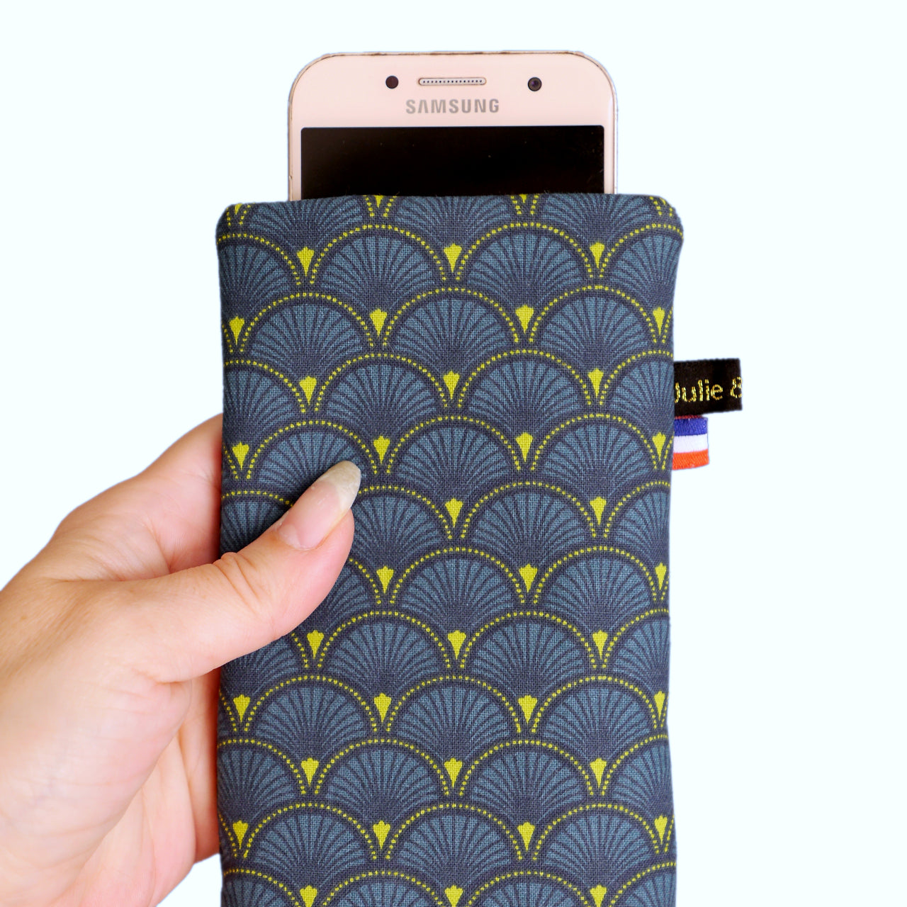 Housse écailles bleu marine iPhone, Samsung taille au choix étui téléphone portable tissu japonais graphique élastique doré