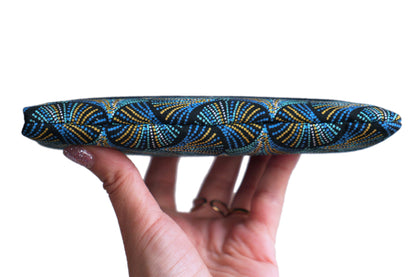 Housse chaussette tous téléphones tissu écailles plumes pointillés bleu turquoise taille au choix étui portable élastique marine