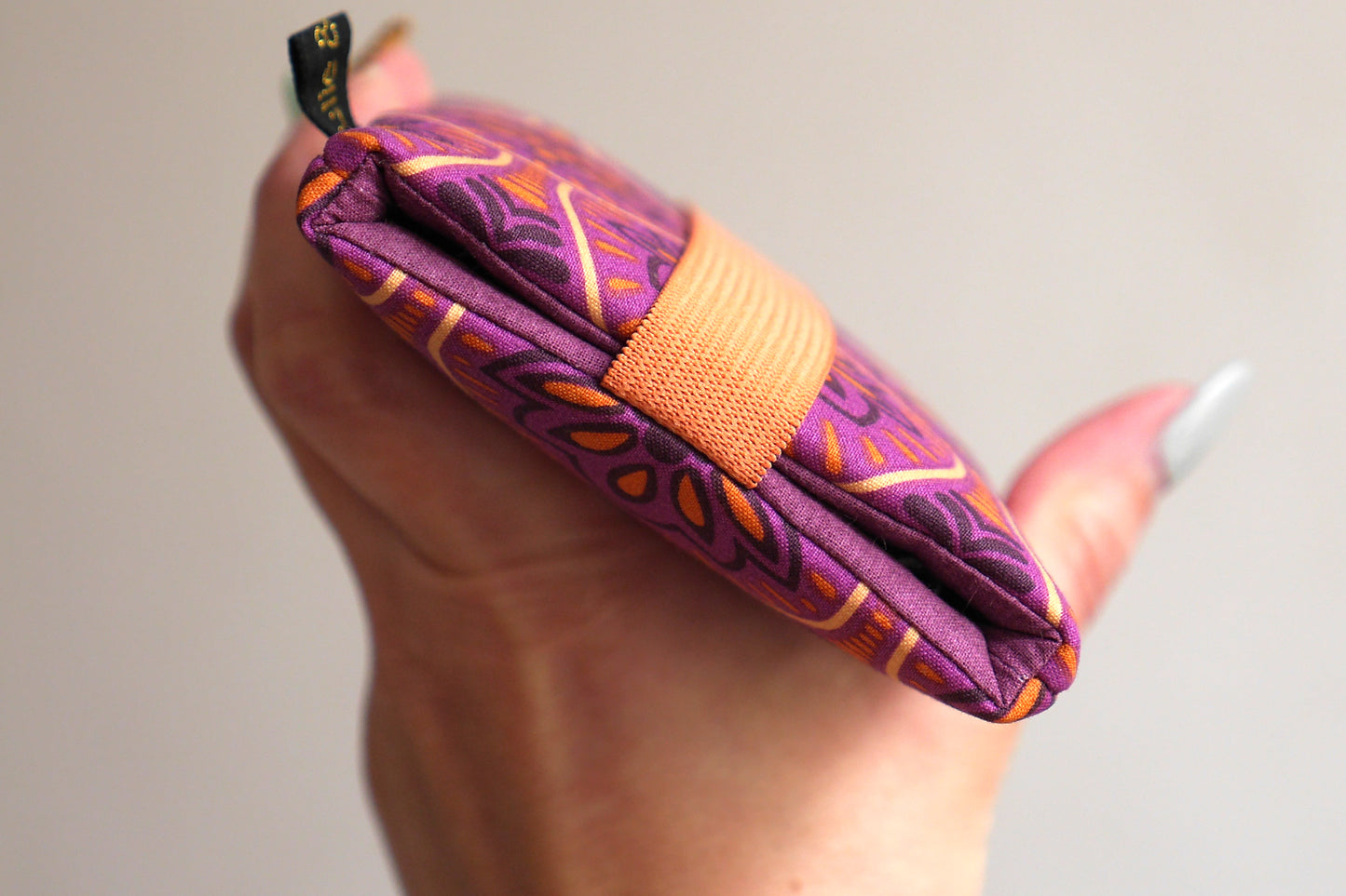 Housse téléphone chaussette imperméable Samsung S24 / S24+, iPhone 15 Pro / 15 Pro Max, taille au choix tissu enduit fleurs de lotus violet et orange