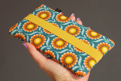 Housse chaussette tournesols tous téléphones tissu fleurs sur fond bleu pétrole taille au choix étui portable élastique jaune