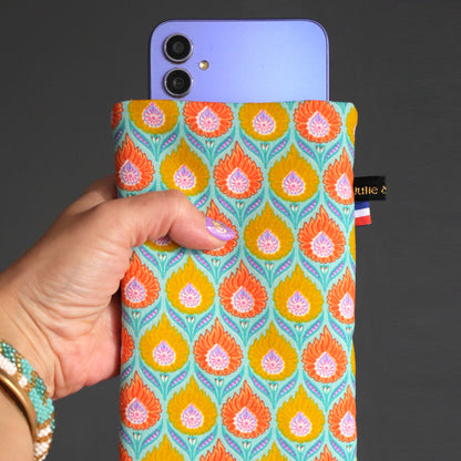 Housse chaussette tous téléphones tissu graphiques fleurs flammes fond turquoise taille au choix étui portable élastique or