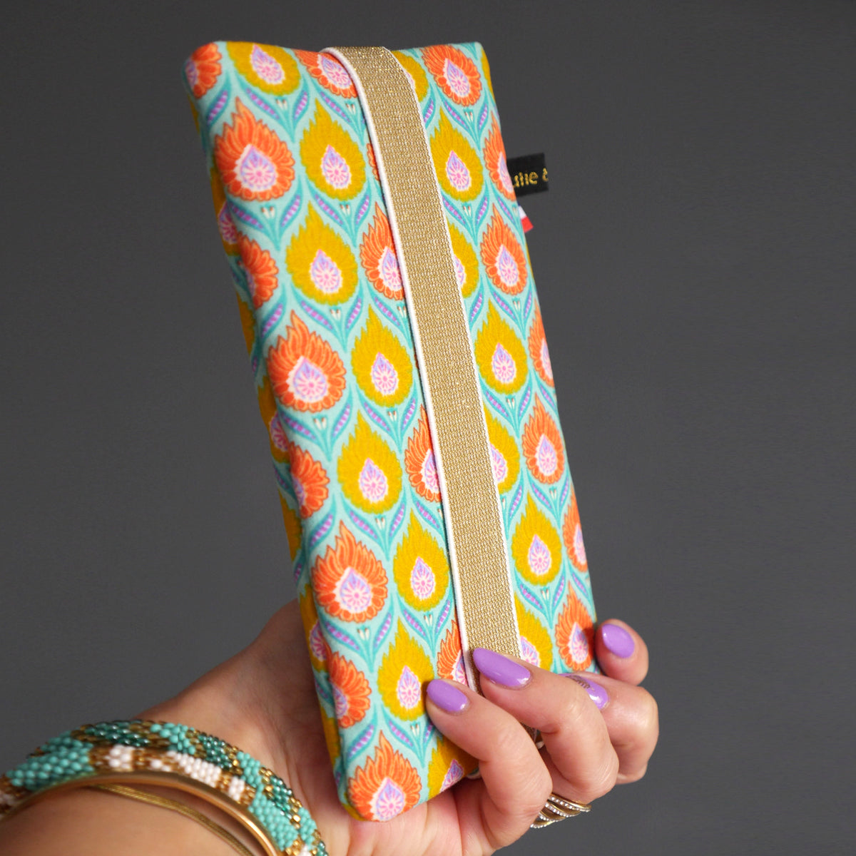 Housse chaussette tous téléphones tissu graphiques fleurs flammes fond turquoise taille au choix étui portable élastique or