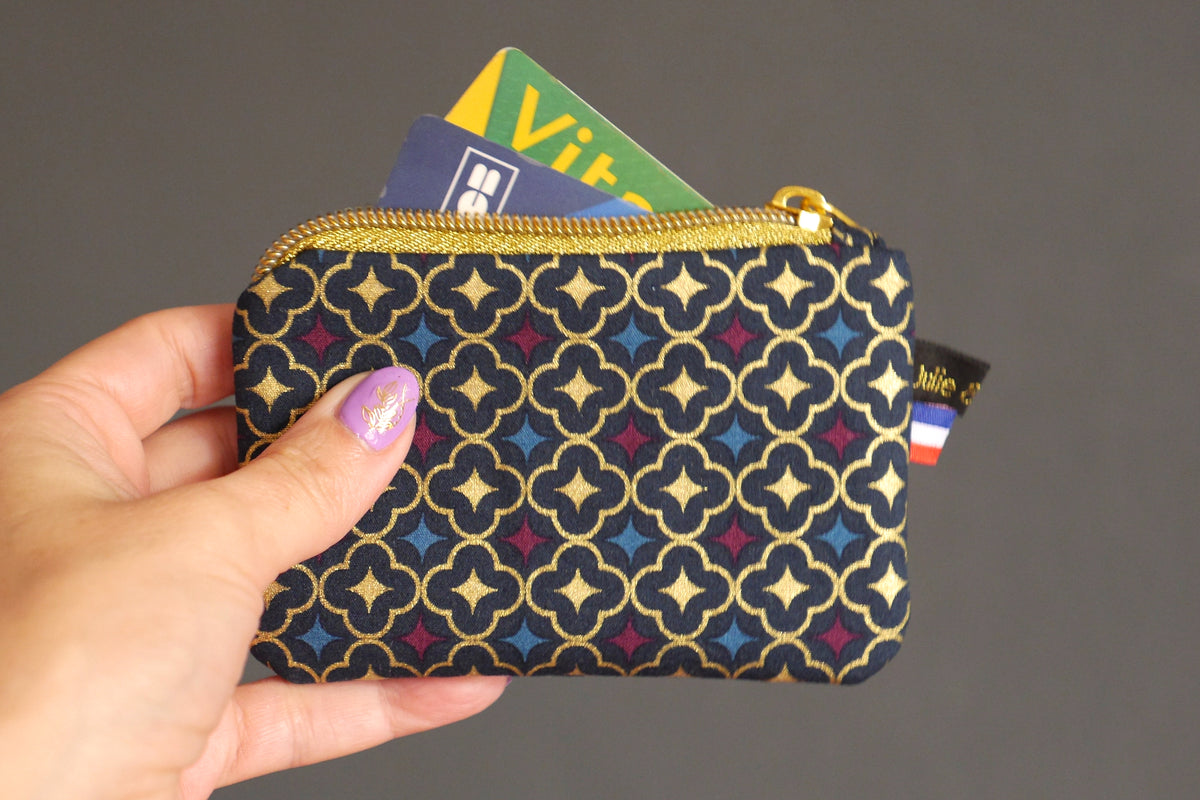 Mini porte-monnaie, porte-cartes zippé en tissu motifs graphiques trèfles dorés bleu marine