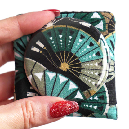Miroir de poche rond 56mm et son étui assorti en tissu motifs gros éventails japonais bleu vert noir