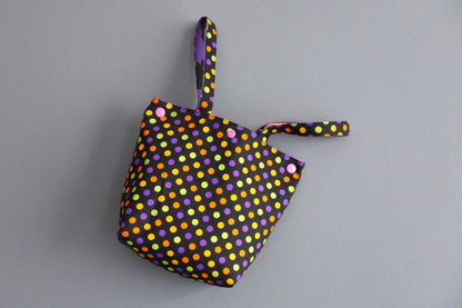 Sac Halloween panier à bonbons tissus violet enfants déguisé ailes de chauve-souris princesse fée pirate friandises amusant original porté poignet