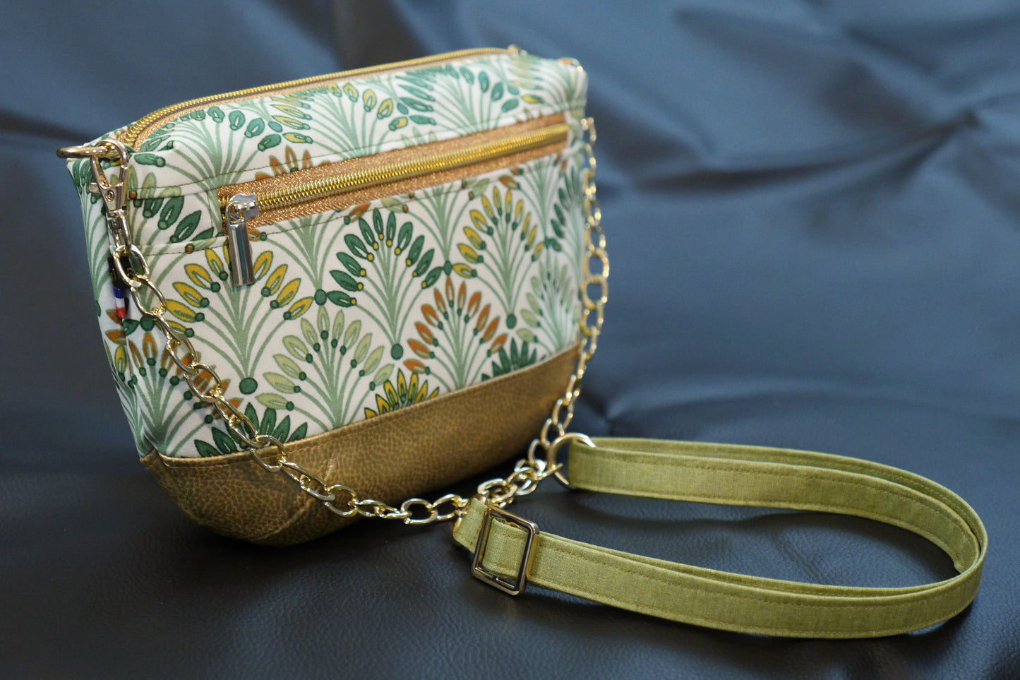 Sac à main tissu enduit imperméable palmiers et simili cuir doré avec bandoulière réglable