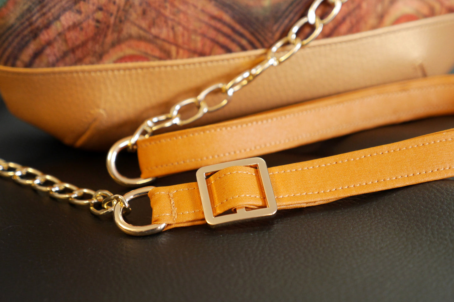 Sac à main velours paon et simili cuir avec bandoulière réglable