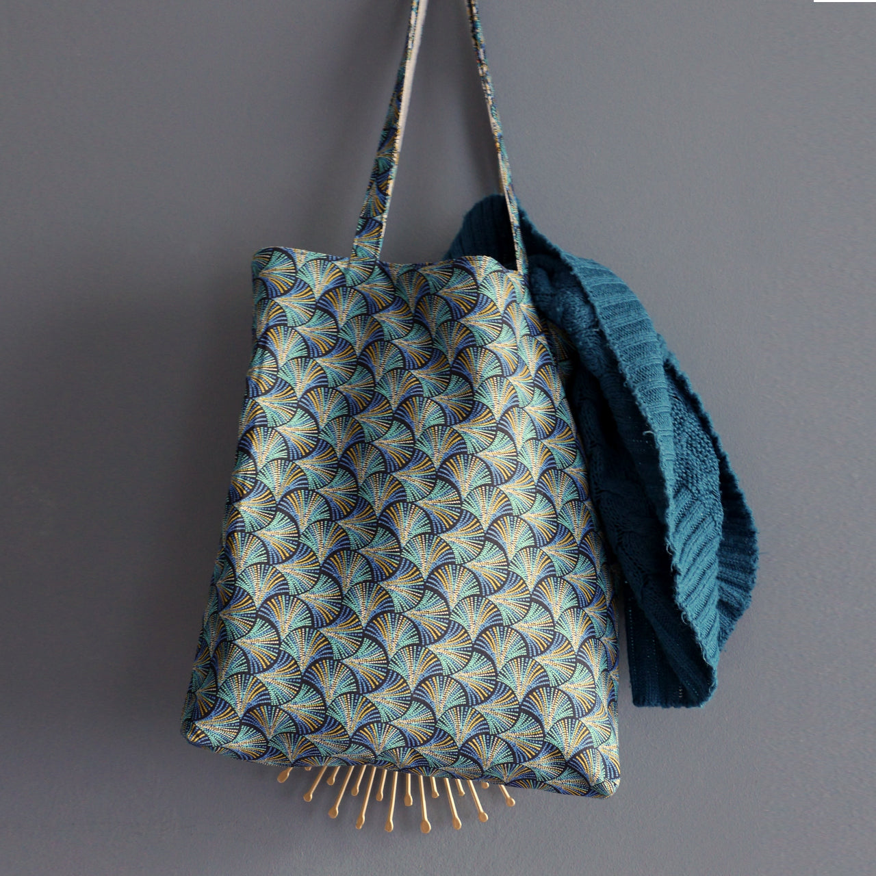 Totebag réversible tissu jacquard têtes de mort mexicaines bleu turquoise et gris