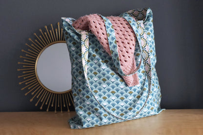 Totebag réversible tissu éventails japonais bleu turquoise écailles rose vert anses solides cadeau original femme cabas fourre-tout hiver