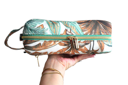 Kulturbeutel TRAVEL aus wasserabweisendem Canvas-Stoff, Graphic Wax, Cassava, Blau, Braun, Orange 