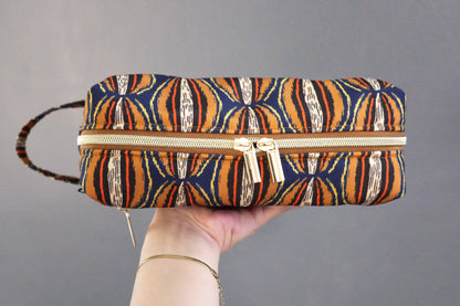 Trousse de toilette VOYAGE tissu toile déperlante wax graphique manioc bleu marron orange
