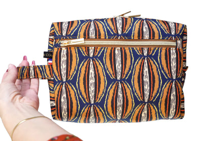 Trousse de toilette VOYAGE tissu toile déperlante wax graphique manioc bleu marron orange