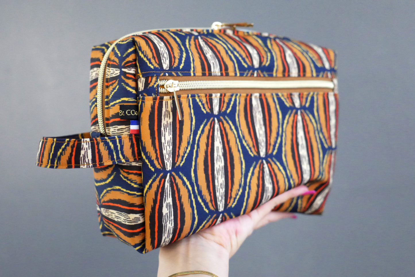 Trousse de toilette VOYAGE tissu toile déperlante wax graphique manioc bleu marron orange