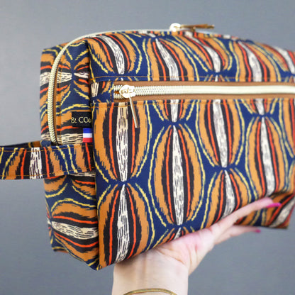 Trousse de toilette VOYAGE tissu toile déperlante wax graphique manioc bleu marron orange