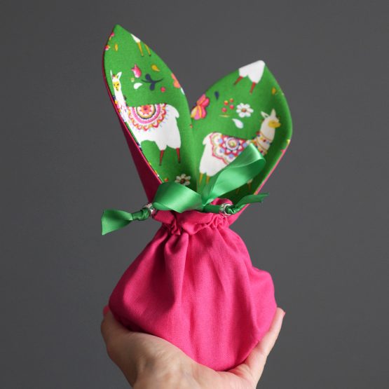 Pochon lapin à garnir Pâques tissu enfant lamas vert rose fuchsia panier chasse aux oeufs bonbons fête cadeau offrir ruban - Julie & COo