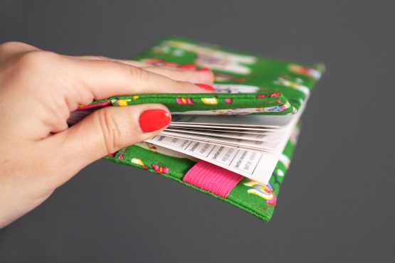 Porte-chéquier tissu lamas original vert rose fuchsia coloré unique protège carnet de chèque femme cadeau unique - Julie & COo
