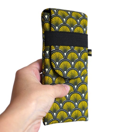 Housse iPhone Apple 11 pro étui tissu écailles japonaises graphique jaune et noir téléphone portable samsung S10 fermeture élastique - Julie & COo