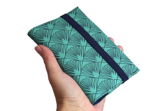 Protège-passeport couverture tissu éventails graphique bleu vert japonais femme voyage porte-document pochette fermeture élastique bleu marine - Julie & COo