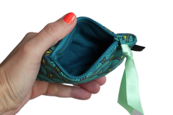 Mini porte-monnaie format carte de crédit tissu écailles japonaises bleu émeraude graphique zip ruban cadeau femme unique original - Julie & COo
