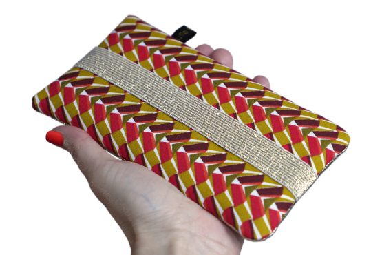 Housse téléphone portable tissu pochette femme iPhone Samsung motifs graphique pharaon egytien ethnique rouge jaune curry élastique doré étui rigide - Julie & COo