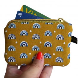 Mini porte-monnaie femme fait main tissu arc-en-ciel fond jaune curry zip doré pochette trousse handmade carte crédit - Julie & COo