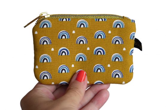 Mini porte-monnaie femme fait main tissu arc-en-ciel fond jaune curry zip doré pochette trousse handmade carte crédit - Julie & COo