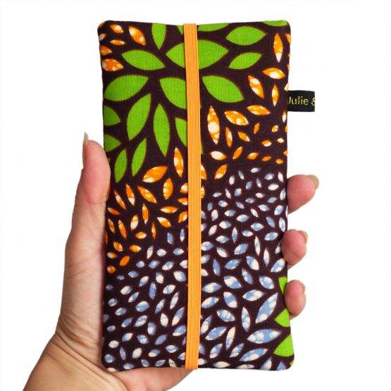 Étui portable housse téléphone tissu wax fait main artisanal africain made in france pochette iphone samsung original chaussette élastique vert orange marron - Julie & COo