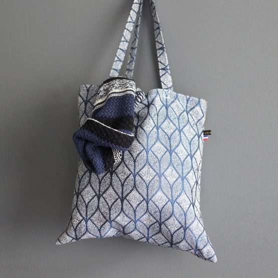 Tote bag tissu jacquard unique fait main graphique bleu et blanc sac fourre tout femme cadeau original - Julie & COo