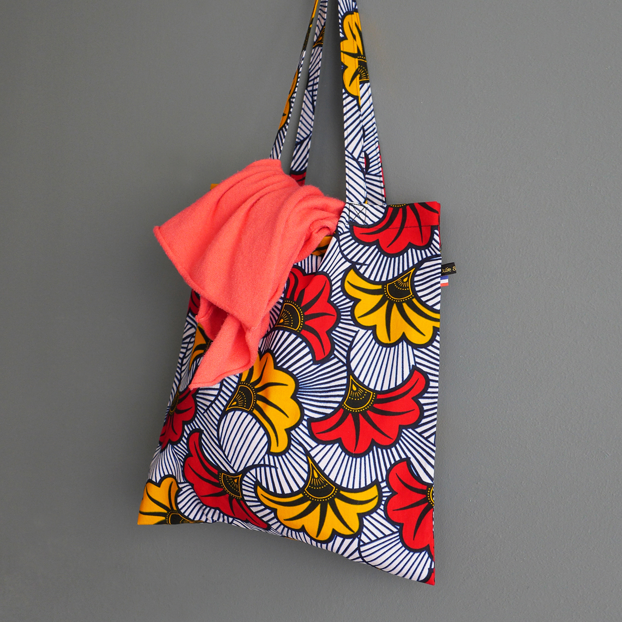 Tote bag sac course tissu wax africain fleurs de mariage rouge jaune handmade fait main cabas plage été 2024 - Julie & COo